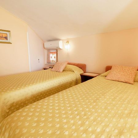 Holiday Home Nevena Buje Kamer foto