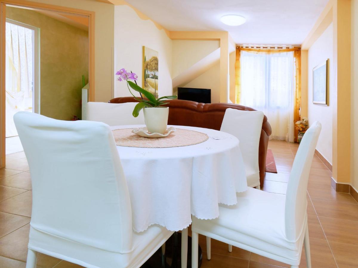 Holiday Home Nevena Buje Buitenkant foto