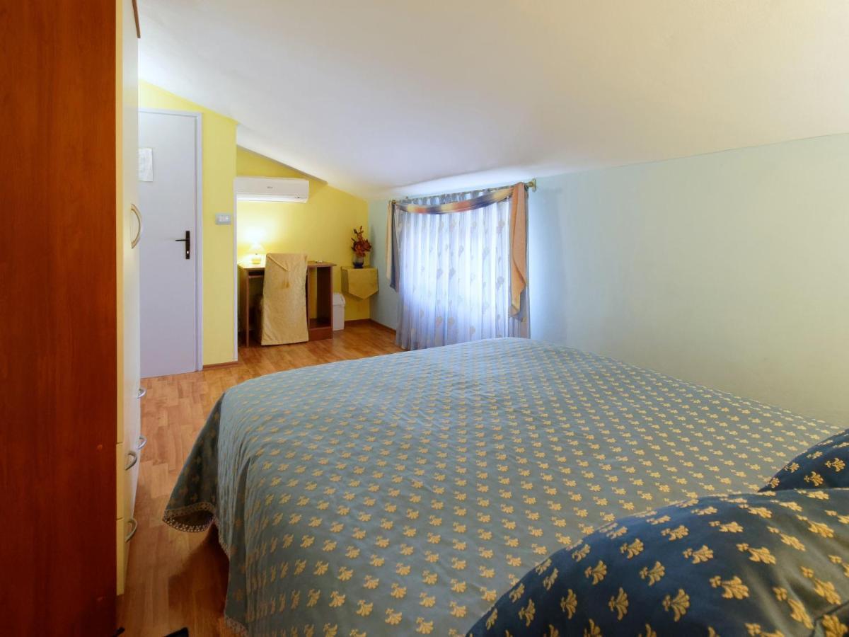 Holiday Home Nevena Buje Buitenkant foto