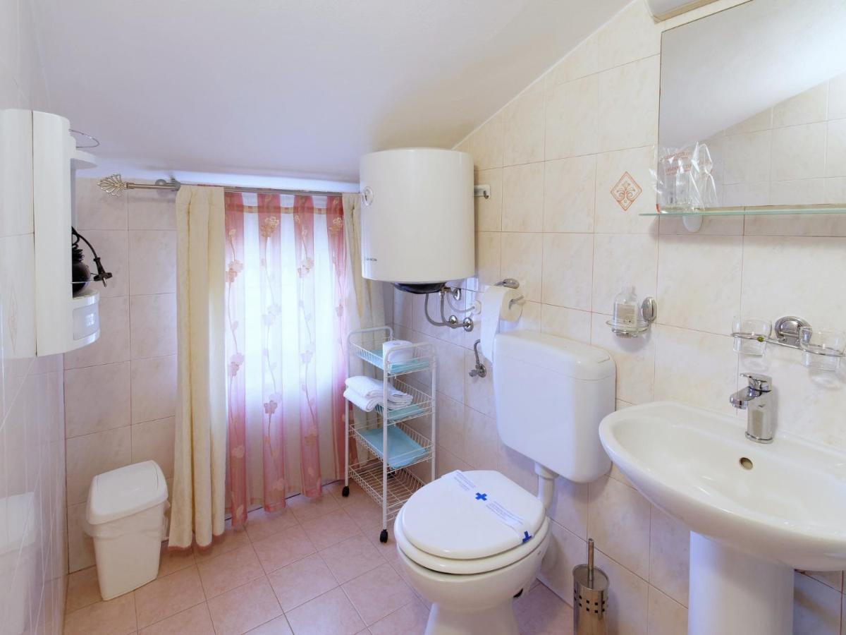 Holiday Home Nevena Buje Buitenkant foto