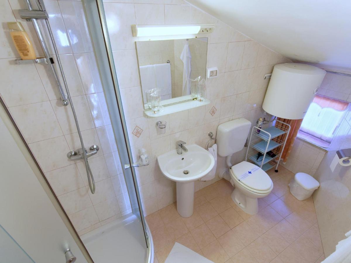 Holiday Home Nevena Buje Buitenkant foto