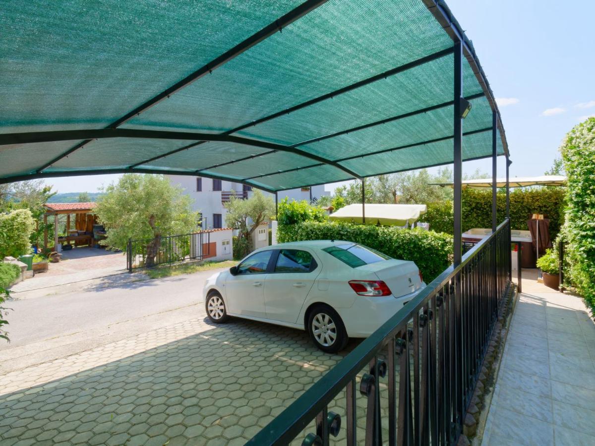 Holiday Home Nevena Buje Buitenkant foto