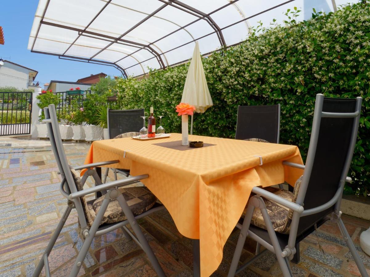 Holiday Home Nevena Buje Buitenkant foto