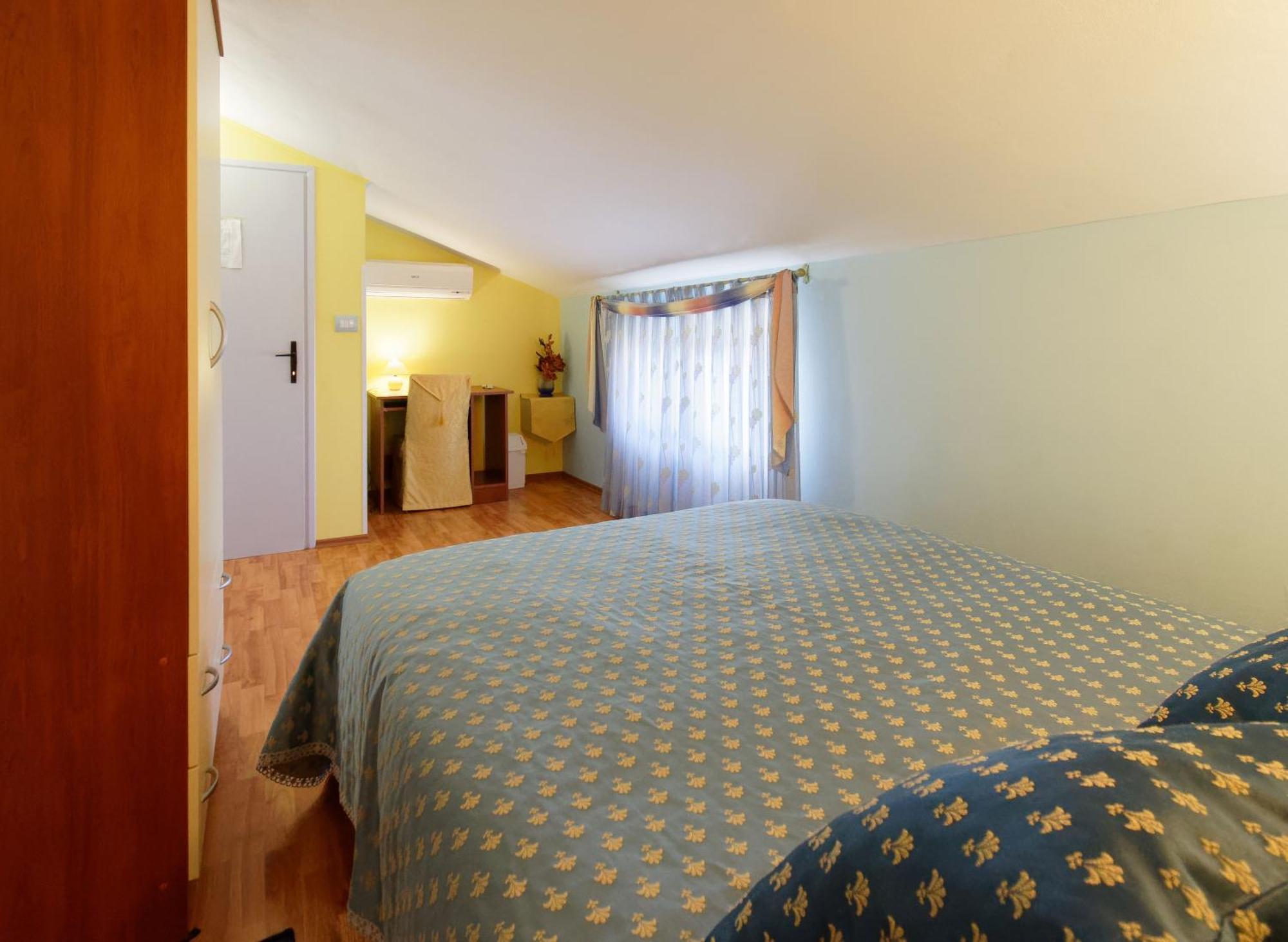 Holiday Home Nevena Buje Kamer foto